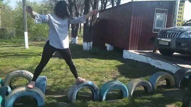 Как заплести колосок самой себе.Как сесть на шпагат за один день.Ладно шутка классные выходные смотреть онлайн