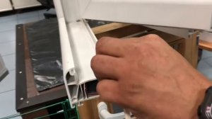 Декоративная заглушка технологического паза пластиковых окон