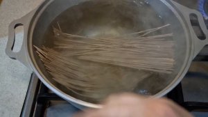 Салат с гречневой лапшой, курочкой и перчиком ?