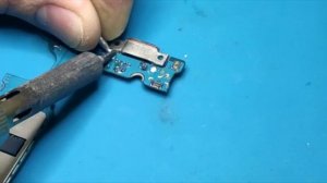 Samsung A520 не включается не заряжается.