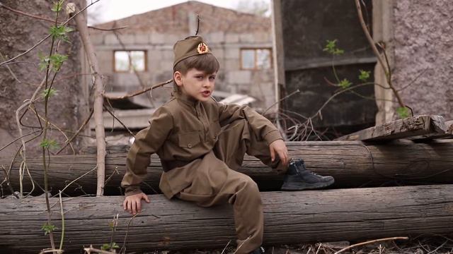 О той Весне...Премьера клипа!!! Кино идет Все о той весне Военные песни Макар Эдельханов...mp4