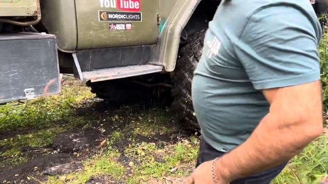 ПЕРЕВЕРНУЛ ВЕЗДЕХОД. смотреть онлайн