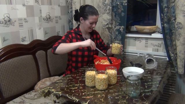 НАДОЕЛО ХОДИТЬ ЗА МОЛОКОМ, ЗАВТРА ПРИЙДЁМ ЗА КОРОВОЙ, ЖИЗНЬ В ДЕЕРЕВНЕ смотреть онлайн