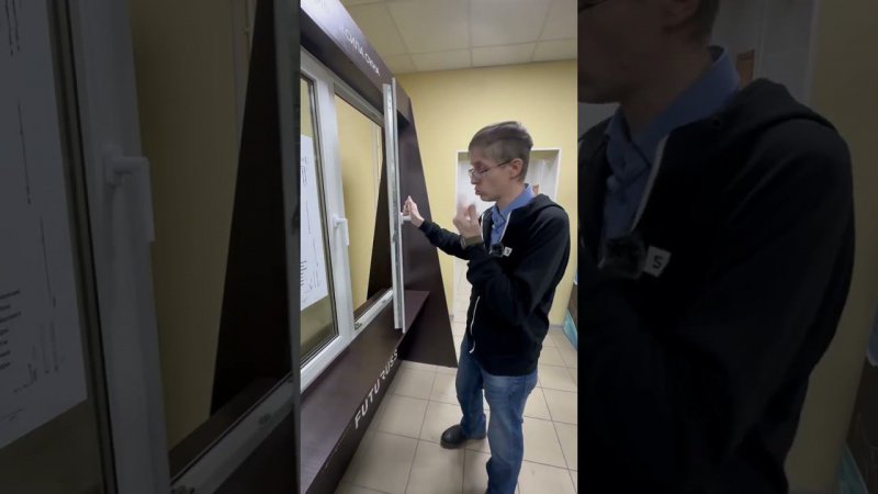 Окно с комплектом безопасного открывания. Детская безопасность . Фурнитура FUTURUSS
