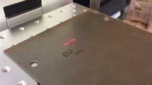 Лазерный маркер LT F20 маркировка нержавейки черным