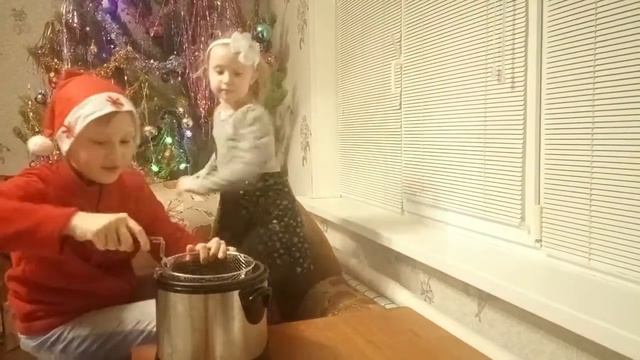 Приготовили картошку фри! Обзор фритюрницы Kitfort-KT-2011 смотреть онлайн