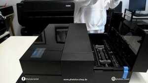 Epson SureColor P900 Roll Papier Unit einsetzen