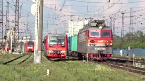 Электровоз ВЛ80с-726 с грузовым поездом проходит станцию Нижний Новгород Московский