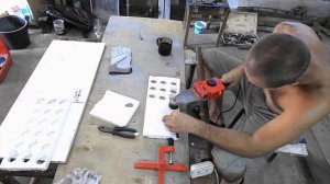 Пенопласт . Как проделать аккуратные отверстия.