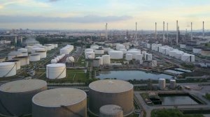 vecteezy_oil-and-gas-refinery-plant-factory_2020788