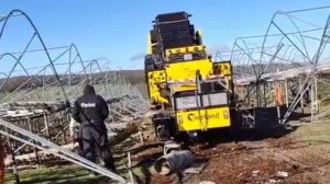 18_21Англия. Как и чем  утилизируют клубнику_ Как высаживают клубнику_.mp4