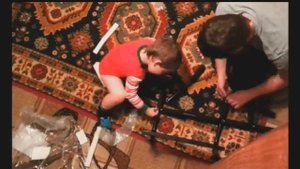 распаковка квартирного турника в дверной проем