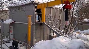 Монтаж консольного крана