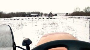 Таскаю бревна минитрактором