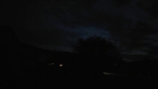 Привезли коровье молоко, иду забирать смотреть онлайн