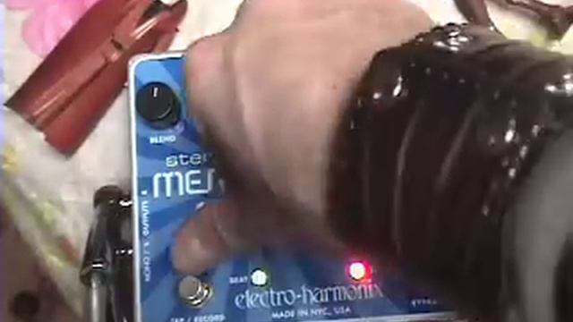 Stereo Memory Man with Hazarai - Film by Michael Leonhart - Digital Delay/ Looper - Electro Harmoni смотреть онлайн