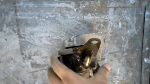 Новая и старая гидравлическая опора Toyota Avensis Verso 2.0 vvt-i