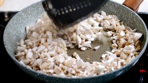 Блины из ржаной муки с мясом и грибами. Весь секрет в минералке.