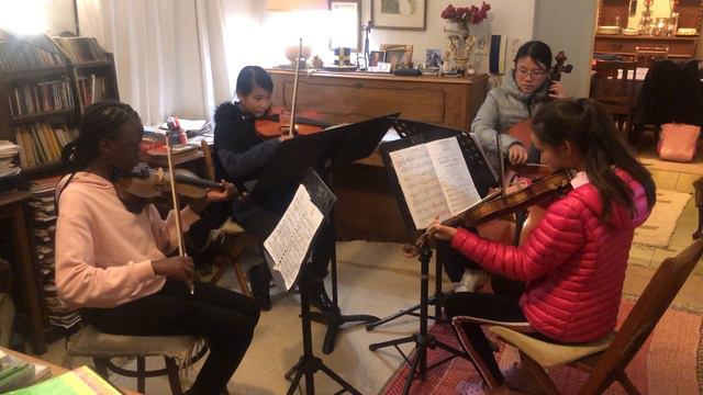 MKVK Quartet Minuet in G-L.van Beethoven смотреть онлайн