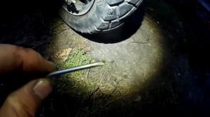 Как заклеить бескамерное колесо, шину, не снимая её в дороге.