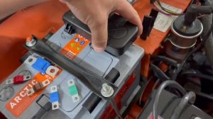 Установка клеммы АКБ с распределительной коробкой под предохранители