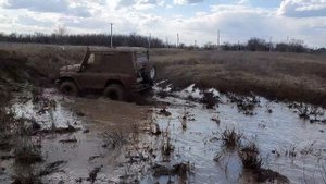 Дастер против Монстра! Дастер покатушки по грязи!
