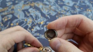 Часы чайка позолоченные с рубиновыми камнями.