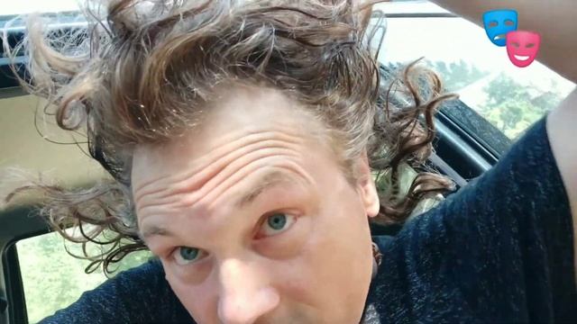 Артиста со странной прической на празднике облаяла собака ? смотреть онлайн