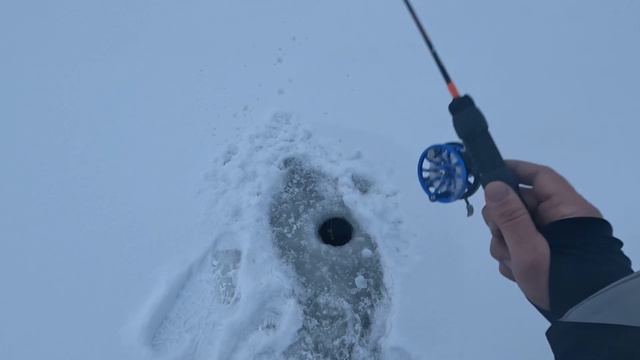 Зимняя рыбалка в Карелии на Онежском озере. смотреть онлайн