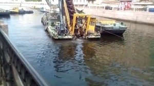 Чистка дна реки Мойки