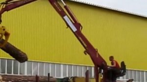 Работа лесовоза с гидроманипулятором