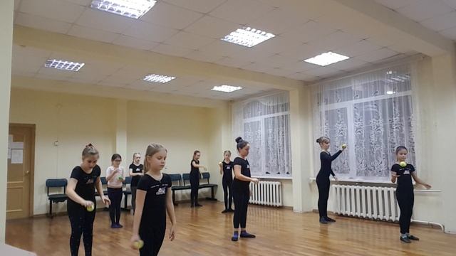 Комбинация на координацию с мячом