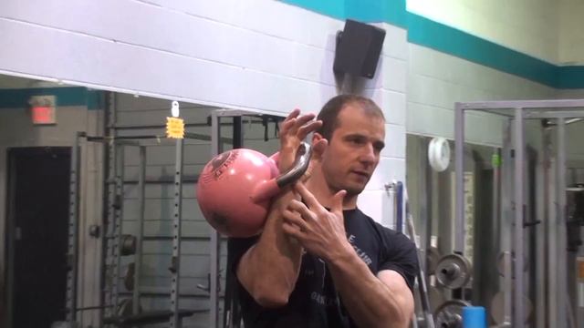 Hand insertion tips and proper handle position for kettlebell lifters from Denis Vasiliev смотреть онлайн