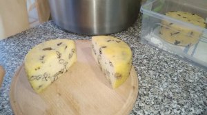 Дегустация Альпийского сыра с орехами в медовой корочке