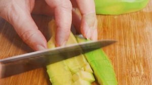 Лёгкий салат из авокадо с тунцом. Рецепты с авокадо | Время Покушать