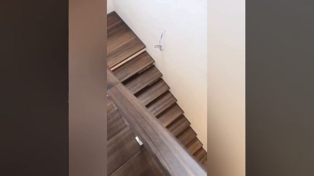 Лестница на второй этаж из лиственницы