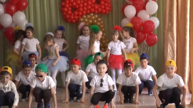 Танец в школе от 1 "Б", 25.05.17 г. "Чумачечшая весна" смотреть онлайн