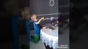 Вредный малыш !!! Не хочет есть кашку!! Болит живот !!! Он разбил тарелку !😡😲