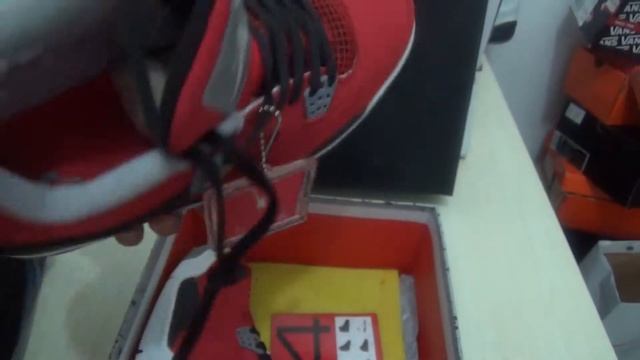 отличные кроссовки--AIR JODAN 4 RETOR смотреть онлайн