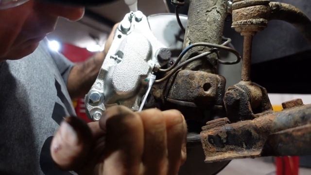 How to Replace Front Brake Caliper & Brake Pads VOLVO 240 (Part 5) смотреть онлайн