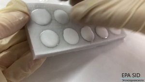 Серьги из эпоксидной смолы. Крепление фурнитуры с помощью иголки