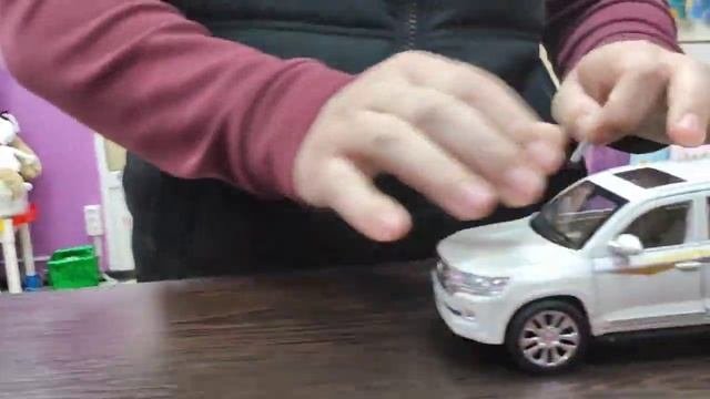 Обзор машинки Toyota Land Cruiser масштаб 1:24 белая #обзормашинок #масштабныемодели