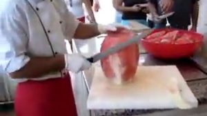 Учитесь!!! Как нужно правильно резать арбузы!