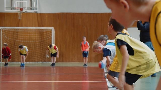 ИЗ МАССОВОГО ХОККЕЯ — В ДЮСШ «АВАНГАРД» | Маленькие спортсмены прошли просмотры смотреть онлайн