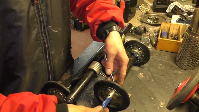 Смазка и замена подшипников на мотобуксировщике смотреть онлайн