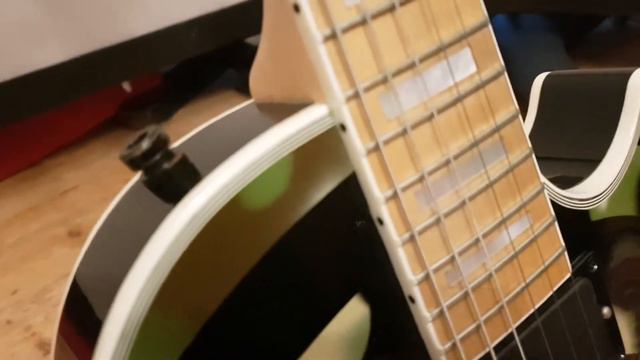 GIBSON ZAKK WYLDE LES PAUL CUSTOM CAMO VS EPIPHONE COMPARISON DIFFERENCES SPECS VIDEO UP CLOSE смотреть онлайн