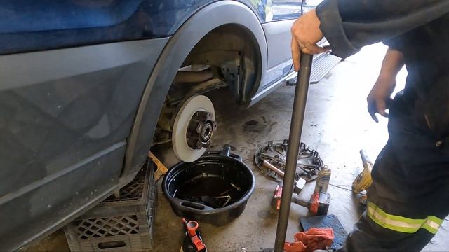 2019 Ford Transit van rear brakes | How its done by Ford mechanic смотреть онлайн
