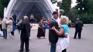 ЗАКЛЮЧАЮ Я ТЕБЯ В ОБЪЯТЬЯ!???/ТАНЦЫ В ПАРКЕ ГОРЬКОГО ХАРЬКОВ СЕНТЯБРЬ 2021