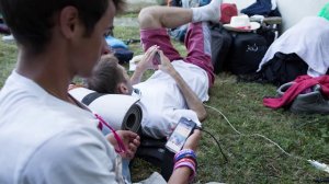 Les Veilleurs : leur marche à la rencontre des Français