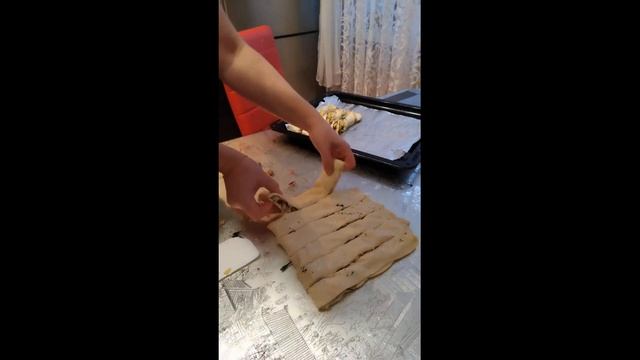 24 февраля 2022 г. Слоёные трубочки с сыром. Простой, лёгкий и быстрый рецепт из слоёного смотреть онлайн